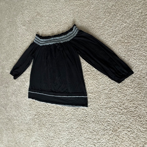 White House Black Market Black Off-Shoulder Blouse with White Embroidery Size M - Picture 3 of 9